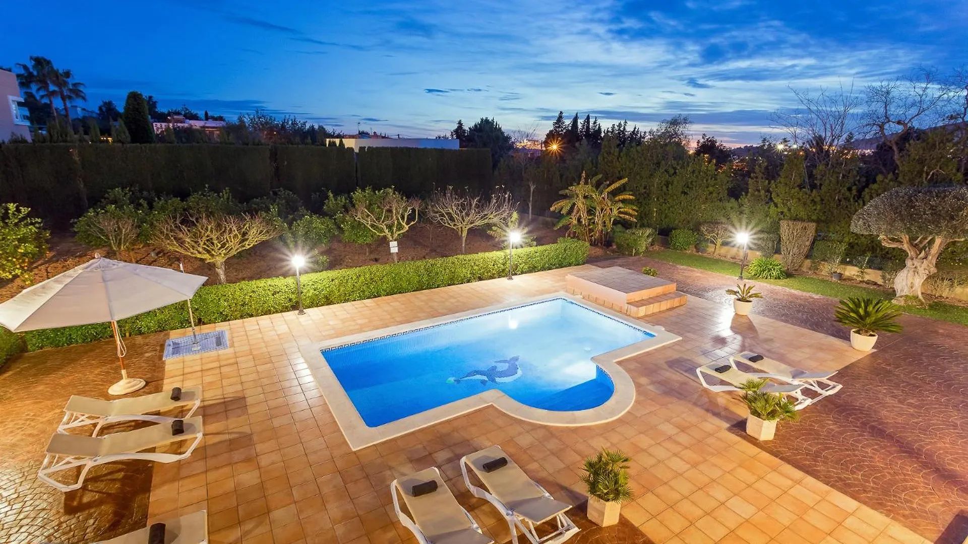 Villa Tino Can Furnet 0*,